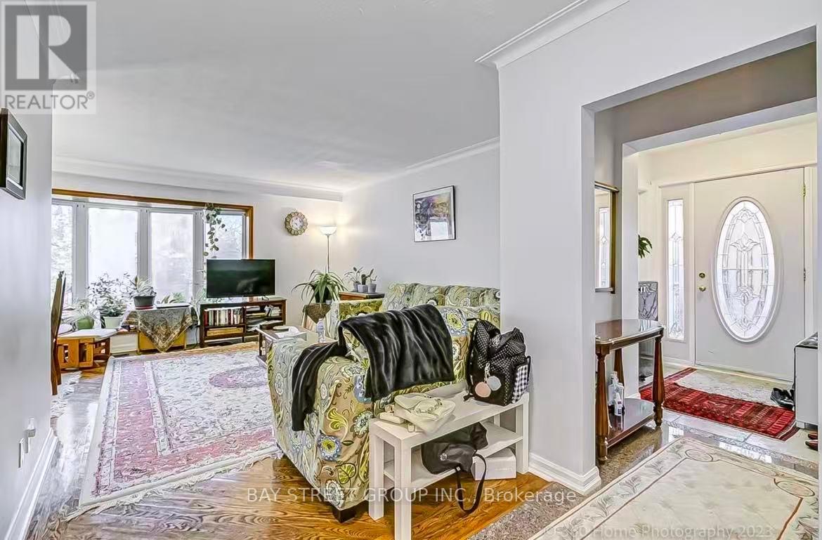 Main - 497 Lynett Crescent, Richmond Hill (Crosby), Ontario  L4C 2V8 - Photo 2 - N13679100