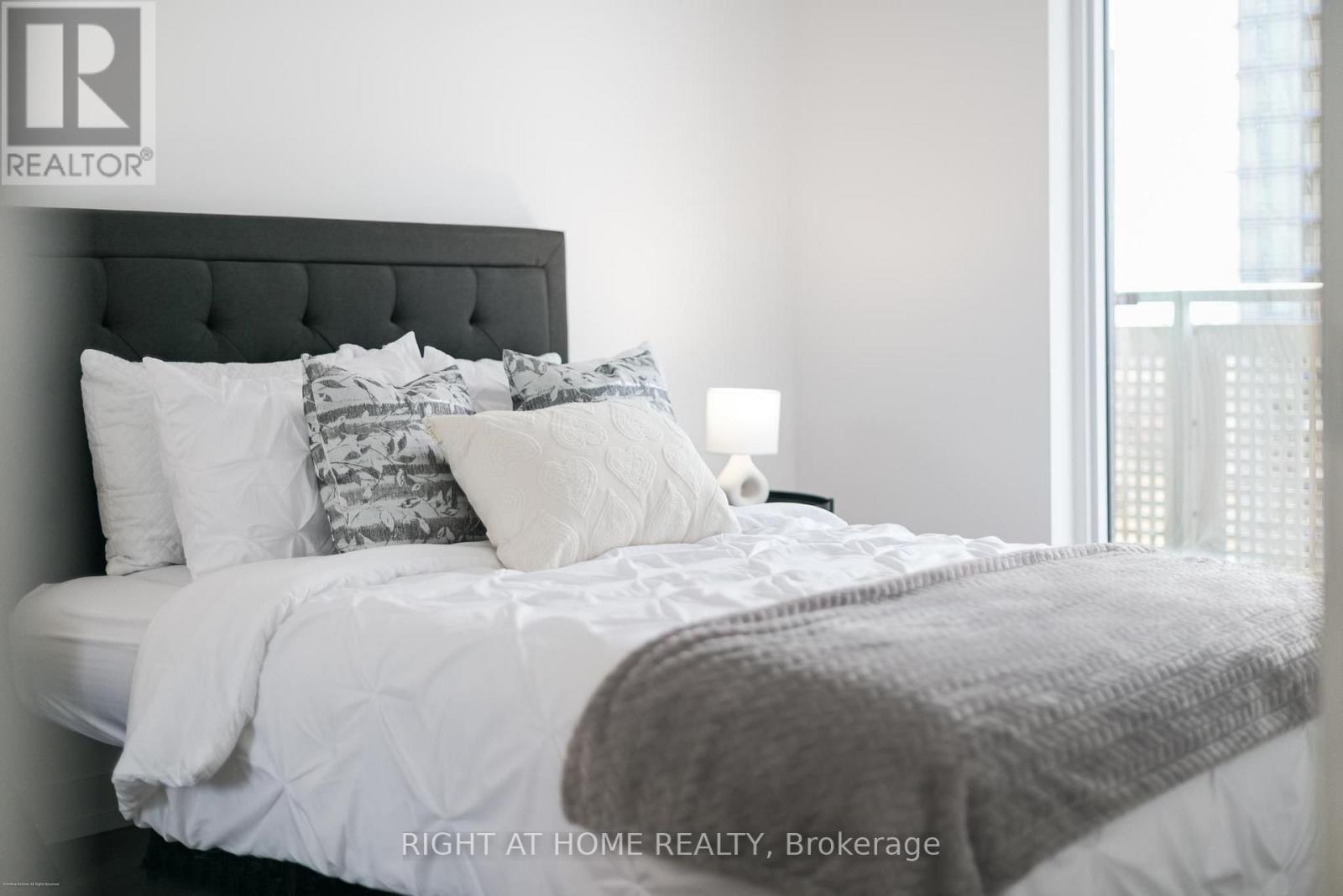 1602 - 2520 Eglinton Avenue W, Mississauga, Ontario  L5M 0Y4 - Photo 14 - W13679078