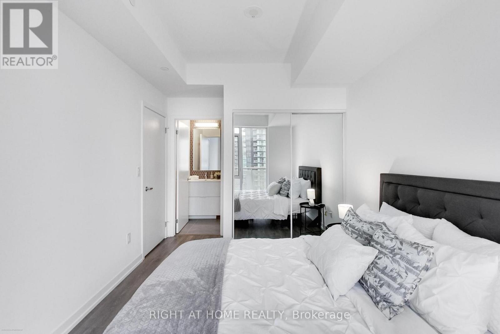 1602 - 2520 Eglinton Avenue W, Mississauga, Ontario  L5M 0Y4 - Photo 16 - W13679078