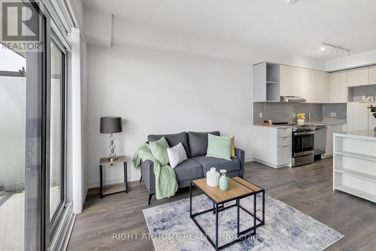 1602 - 2520 Eglinton Avenue W, Mississauga, Ontario  L5M 0Y4 - Photo 2 - W13679078