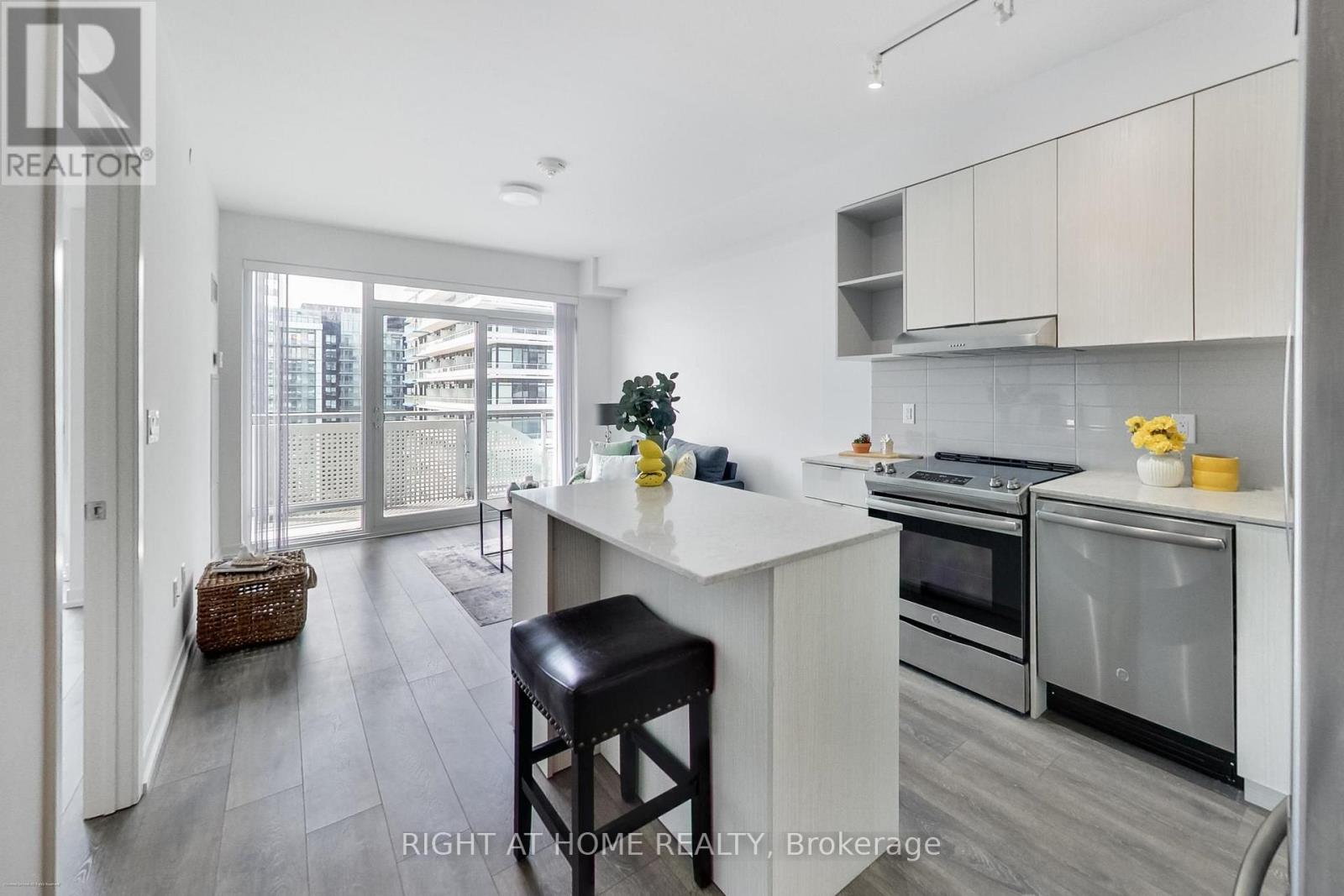 1602 - 2520 Eglinton Avenue W, Mississauga, Ontario  L5M 0Y4 - Photo 6 - W13679078
