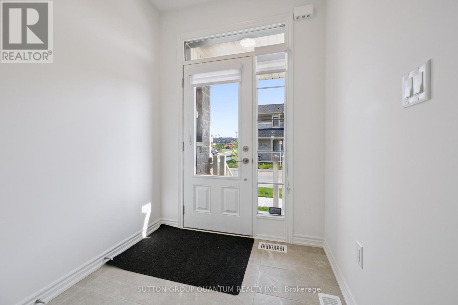 3040 Robert Lamb Boulevard, Oakville, Ontario  L6H 7H5 - Photo 3 - W13679110