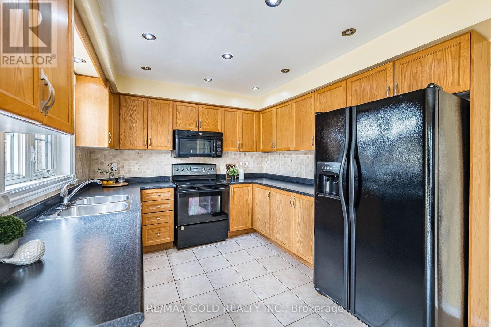 48 Redfinch Way, Brampton, Ontario  L7A 2B2 - Photo 13 - W13679112