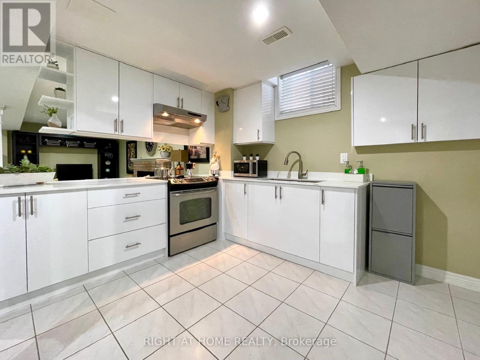 70 Bellona Street, Vaughan, Ontario  L4L 6R4 - Photo 13 - N13678676