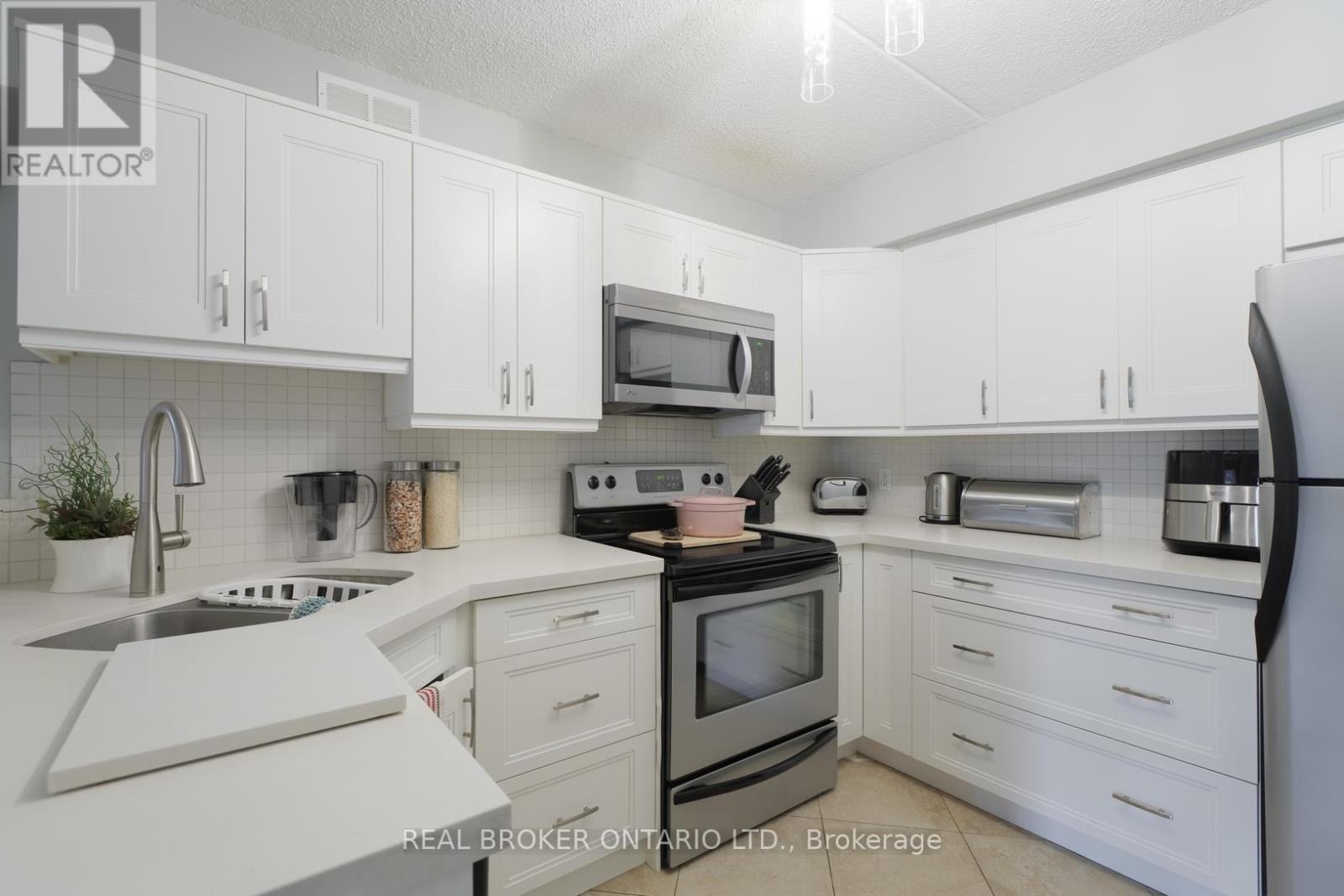 218 - 2040 Cleaver Avenue, Burlington, Ontario  L7M 4C4 - Photo 6 - W13052164
