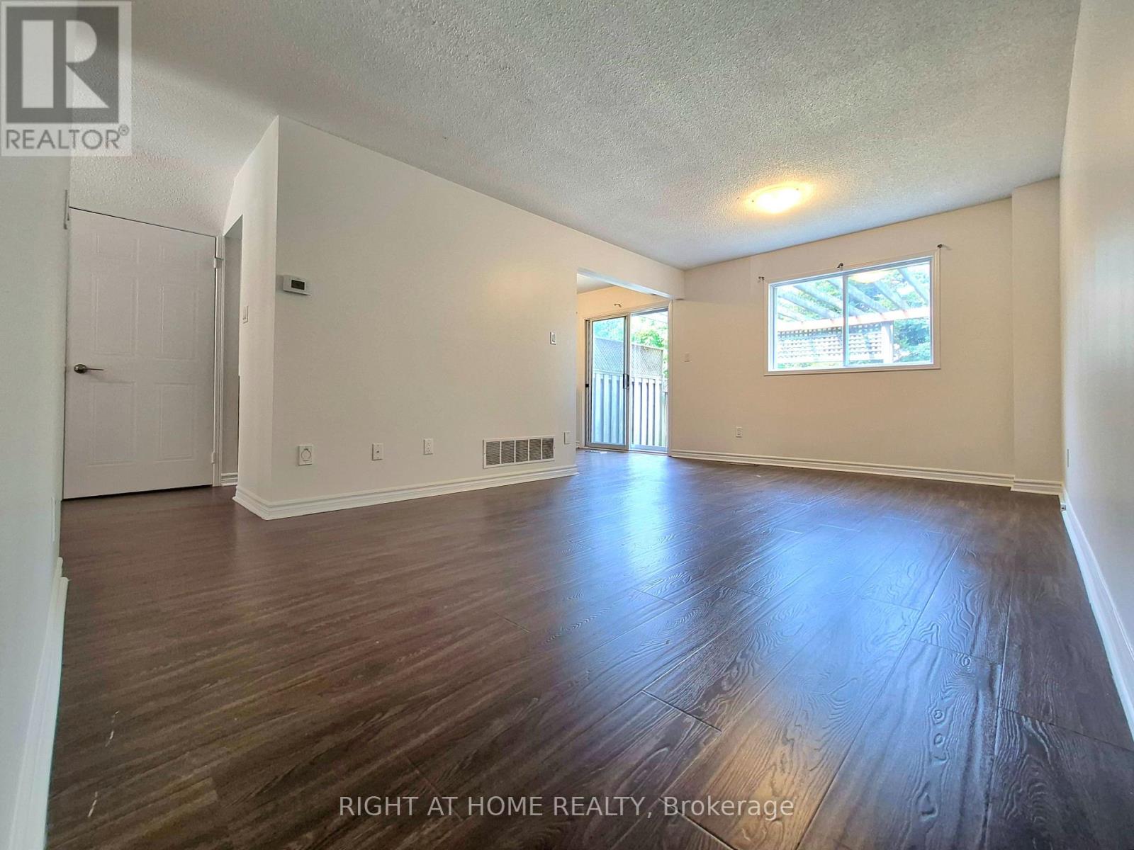 21 Mccullock Crescent, Ajax, Ontario  L1T 3X1 - Photo 7 - E13660710