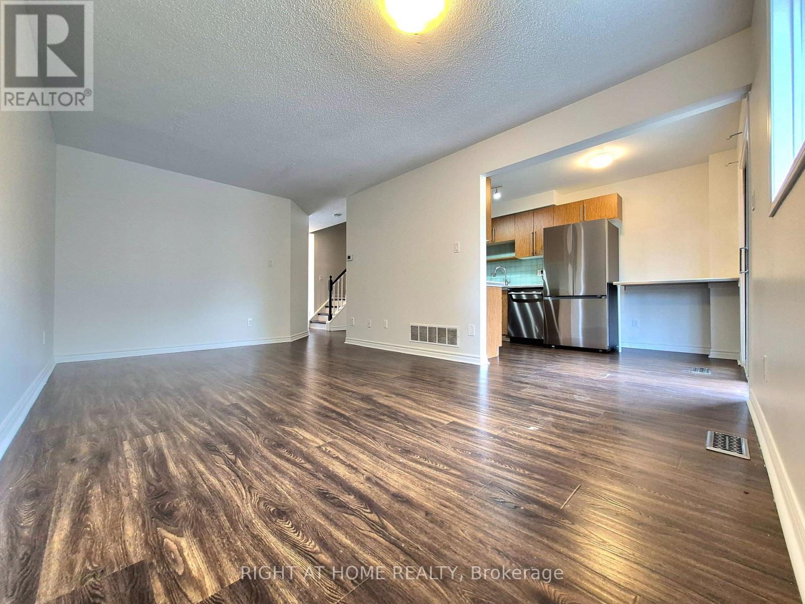 21 Mccullock Crescent, Ajax, Ontario  L1T 3X1 - Photo 6 - E13660710