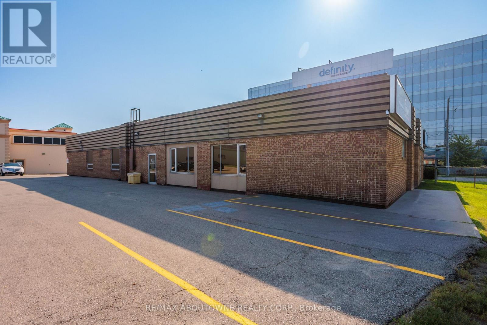 349 Davis Road, Oakville, Ontario  L6J 2X2 - Photo 4 - W13658094