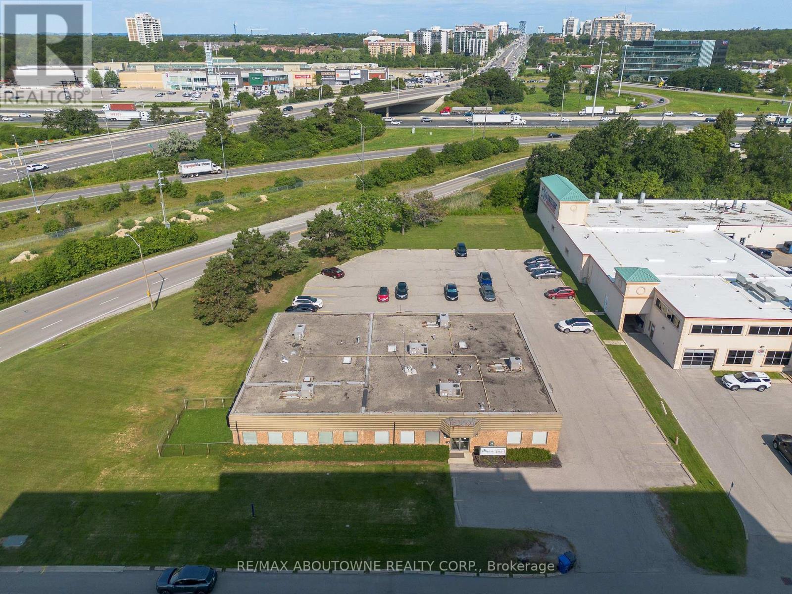 349 Davis Road, Oakville, Ontario  L6J 2X2 - Photo 7 - W13658136