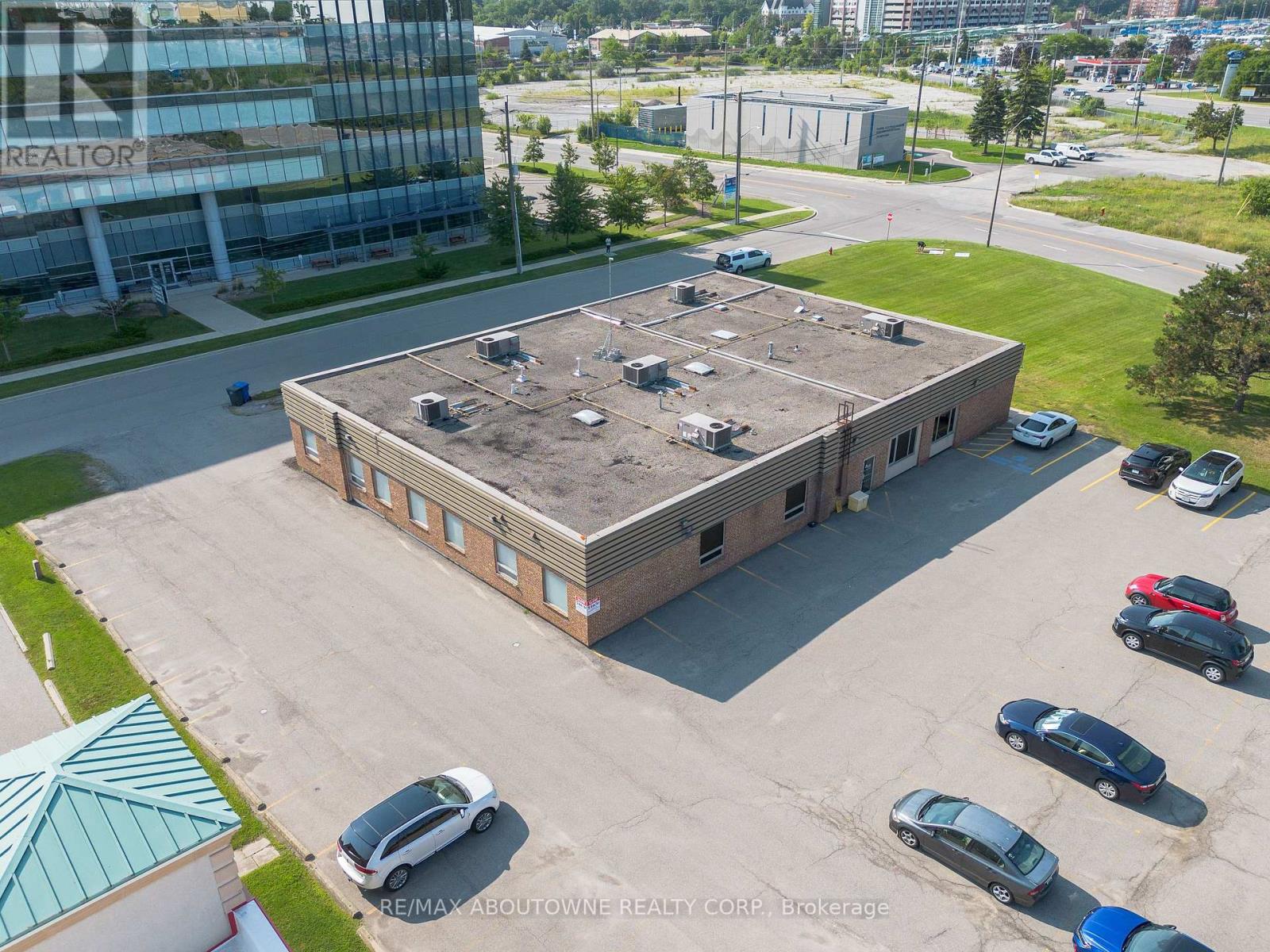 349 Davis Road, Oakville, Ontario  L6J 2X2 - Photo 6 - W13658136