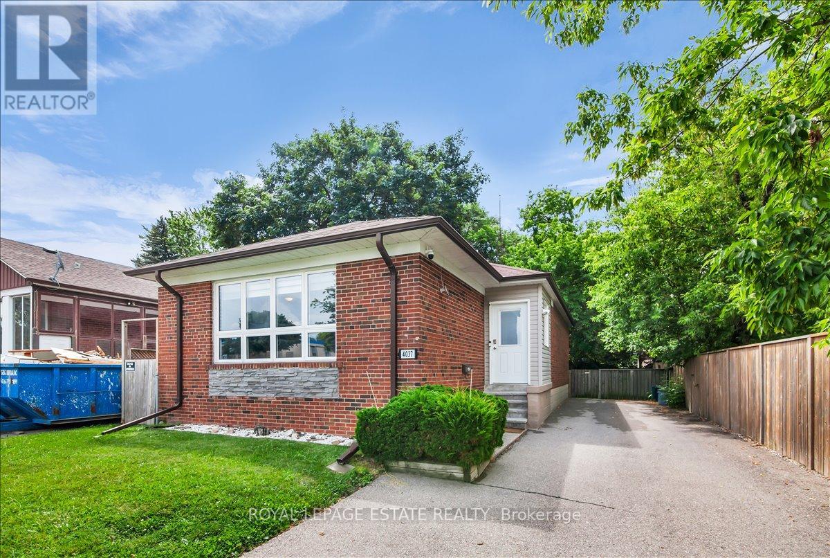 4037 Bloor Street W, Toronto, Ontario  M9B 1M4 - Photo 2 - W13582812