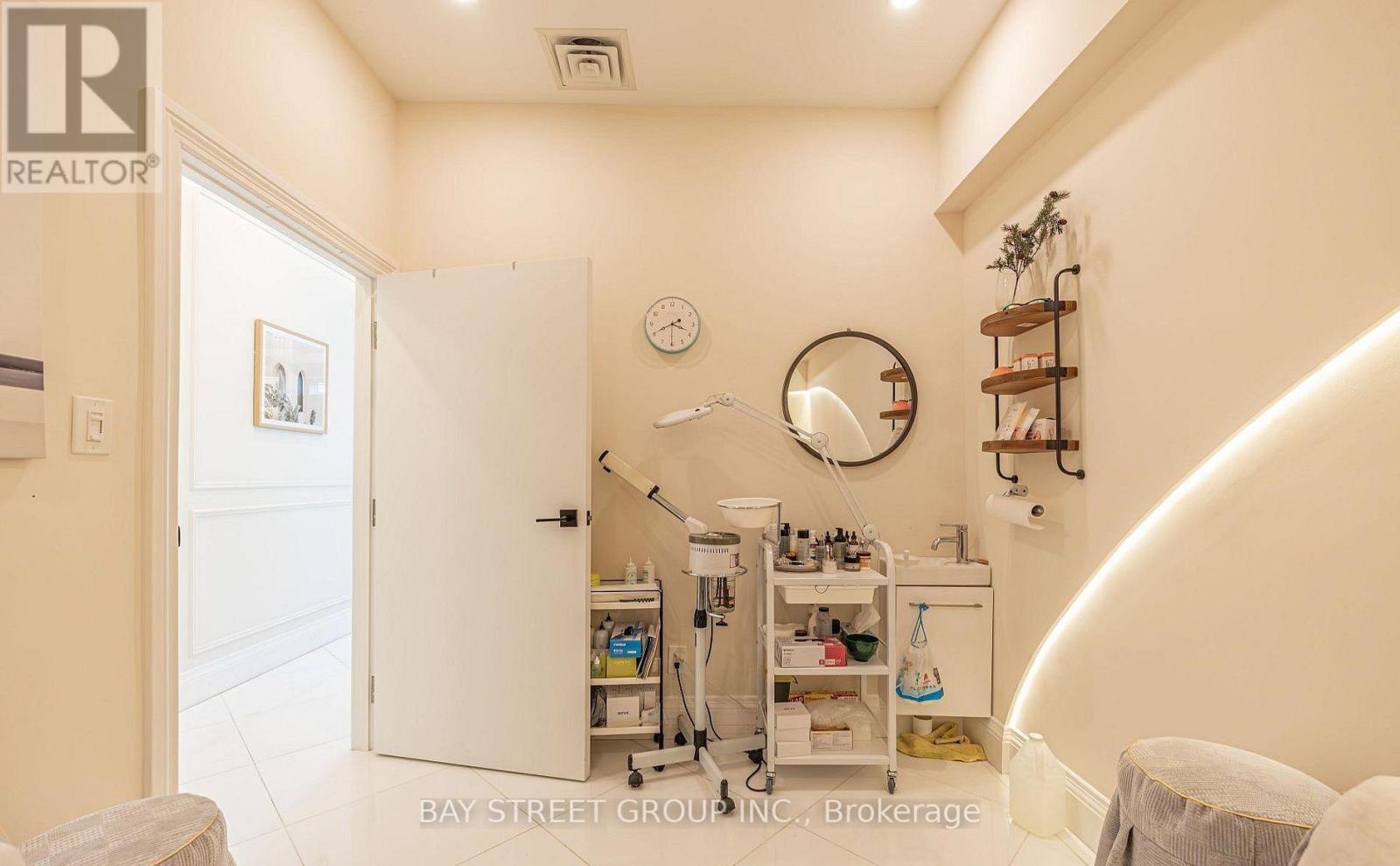 515 Wilson Avenue, Toronto, Ontario  M3H 1V1 - Photo 17 - C13679132