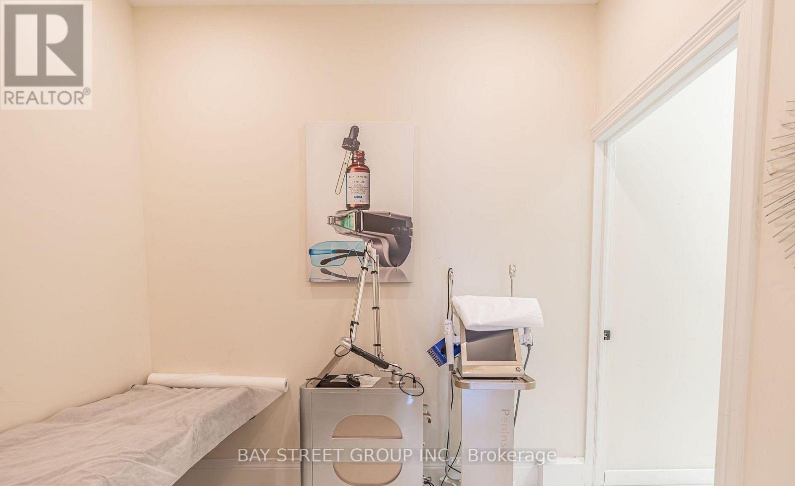 515 Wilson Avenue, Toronto, Ontario  M3H 1V1 - Photo 4 - C13679132