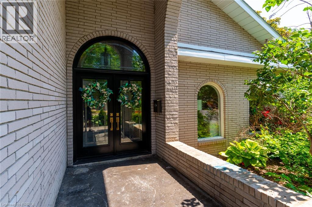 267 Memorial Drive, Brantford, Ontario  N3R 7G6 - Photo 2 - 40855827