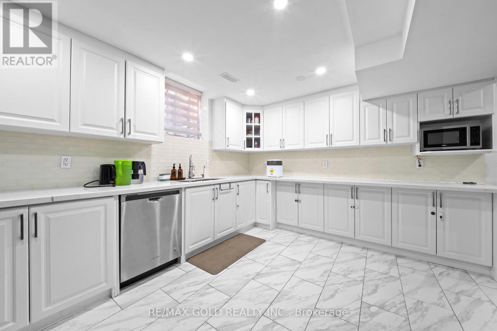 119 Mountainash Road, Brampton, Ontario L6R 1H8 - Photo 19 - W13678988