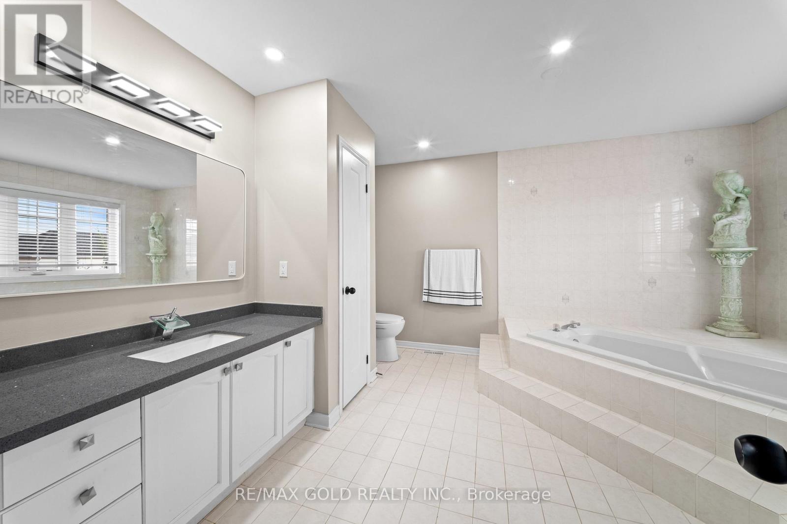 119 Mountainash Road, Brampton, Ontario L6R 1H8 - Photo 31 - W13678988