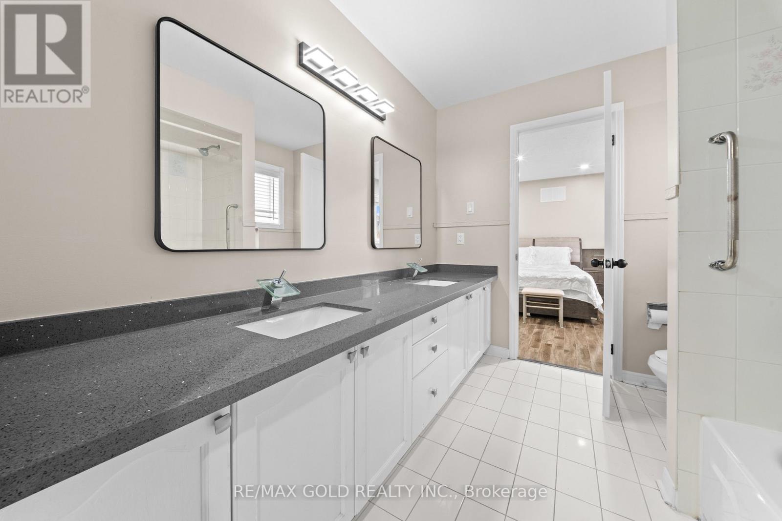 119 Mountainash Road, Brampton, Ontario L6R 1H8 - Photo 34 - W13678988
