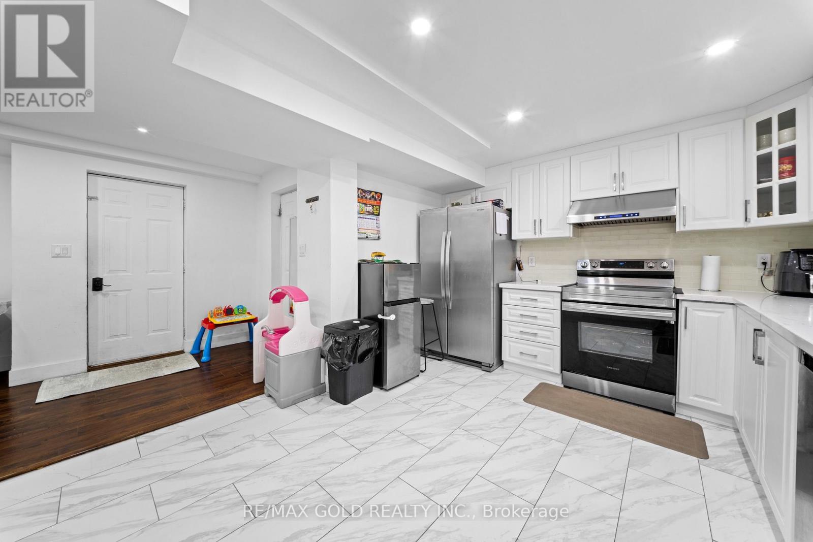 119 Mountainash Road, Brampton, Ontario L6R 1H8 - Photo 38 - W13678988