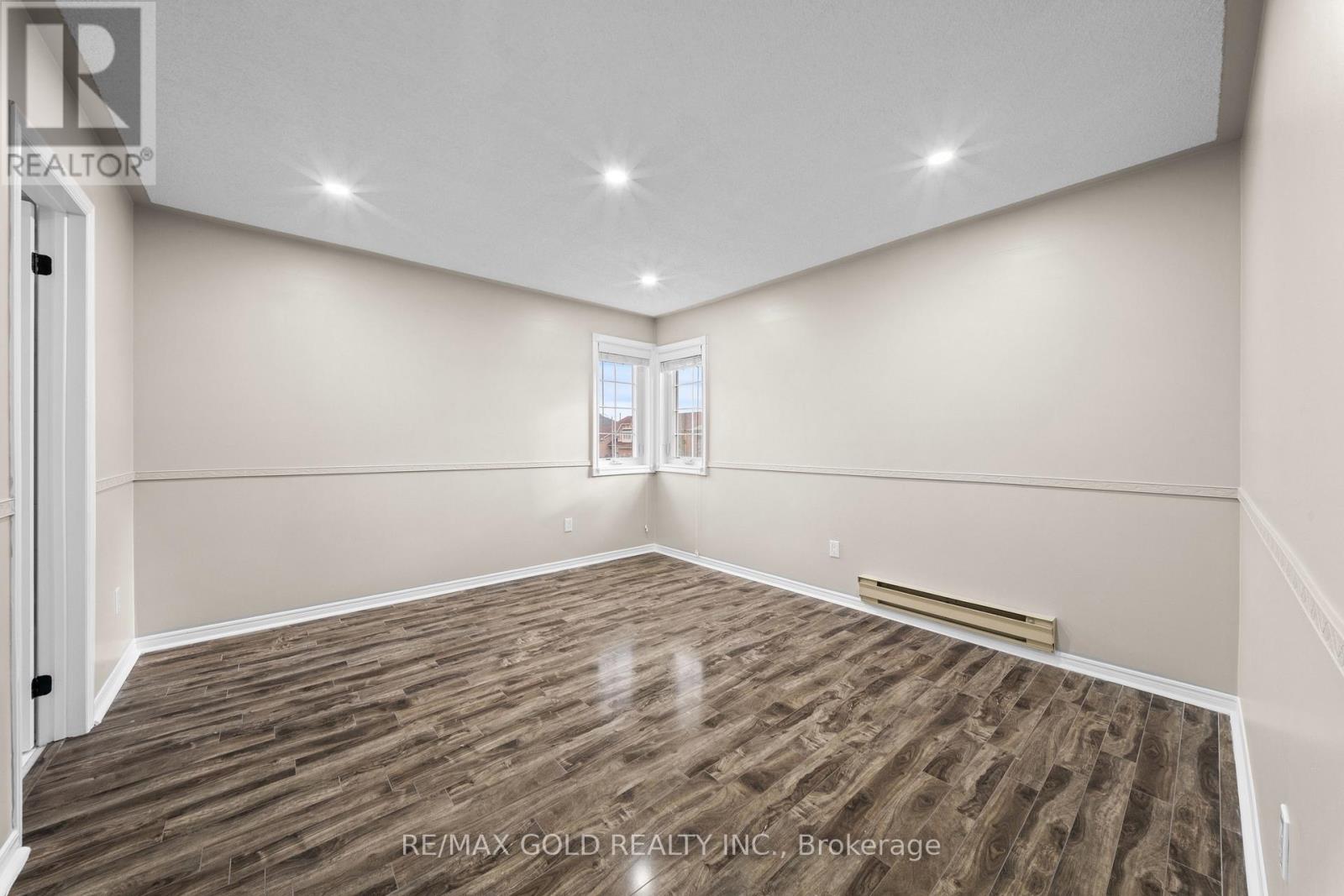 119 Mountainash Road, Brampton, Ontario L6R 1H8 - Photo 9 - W13678988