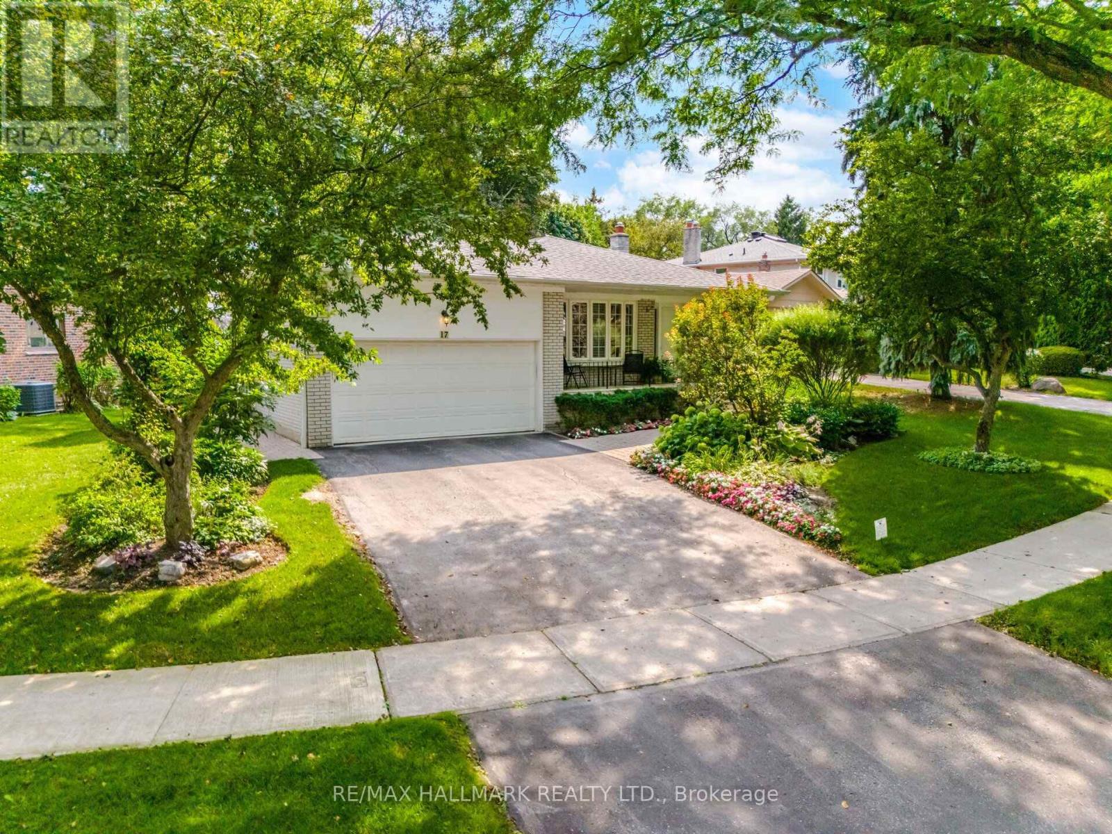 17 WELLESBOURNE CRESCENT, Toronto, Ontario