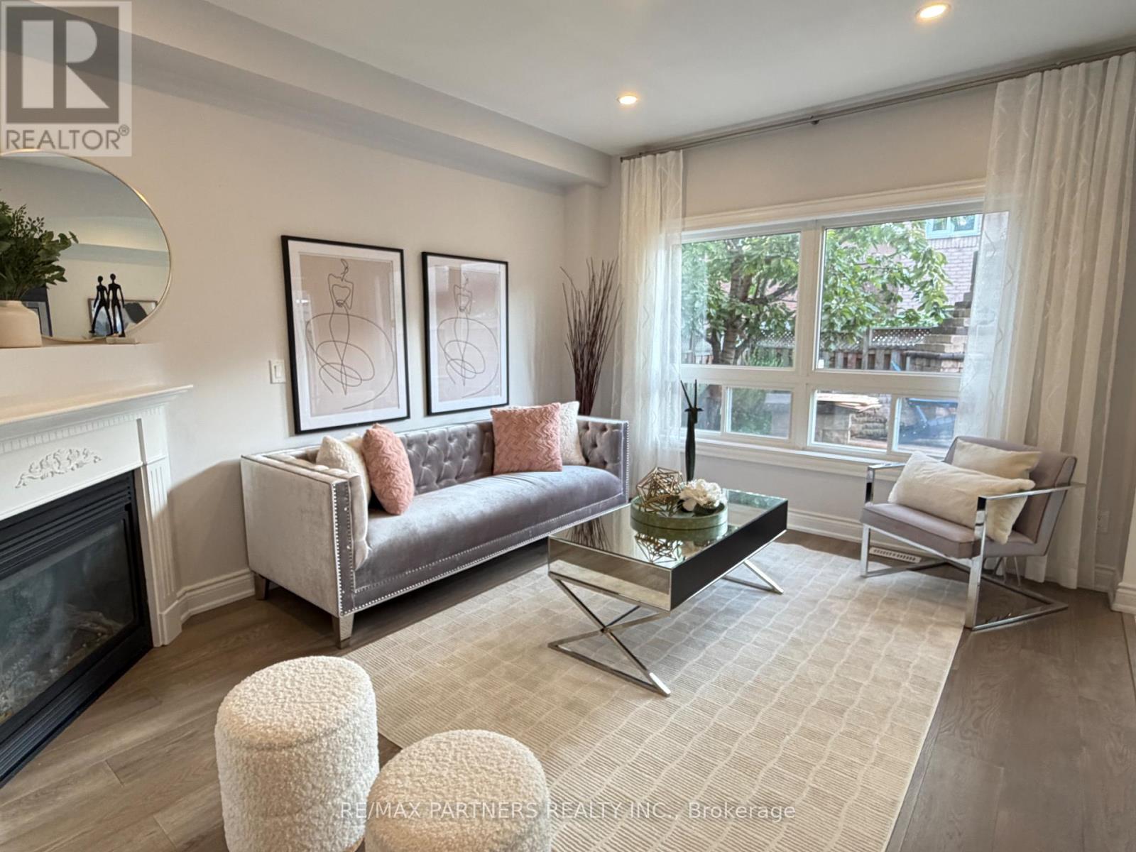 21 Russell Hill Road, Markham, Ontario  L6C 2L8 - Photo 5 - N13678448