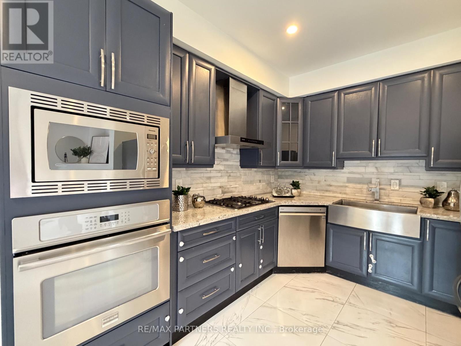 21 Russell Hill Road, Markham, Ontario  L6C 2L8 - Photo 6 - N13678448