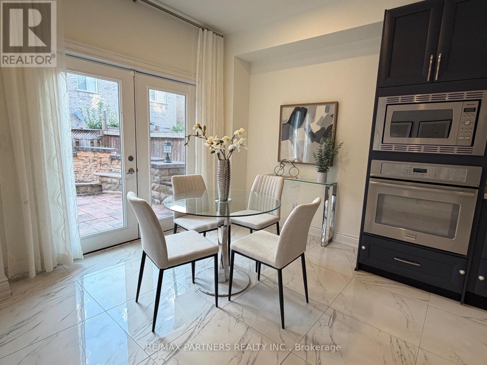 21 Russell Hill Road, Markham, Ontario  L6C 2L8 - Photo 7 - N13678448
