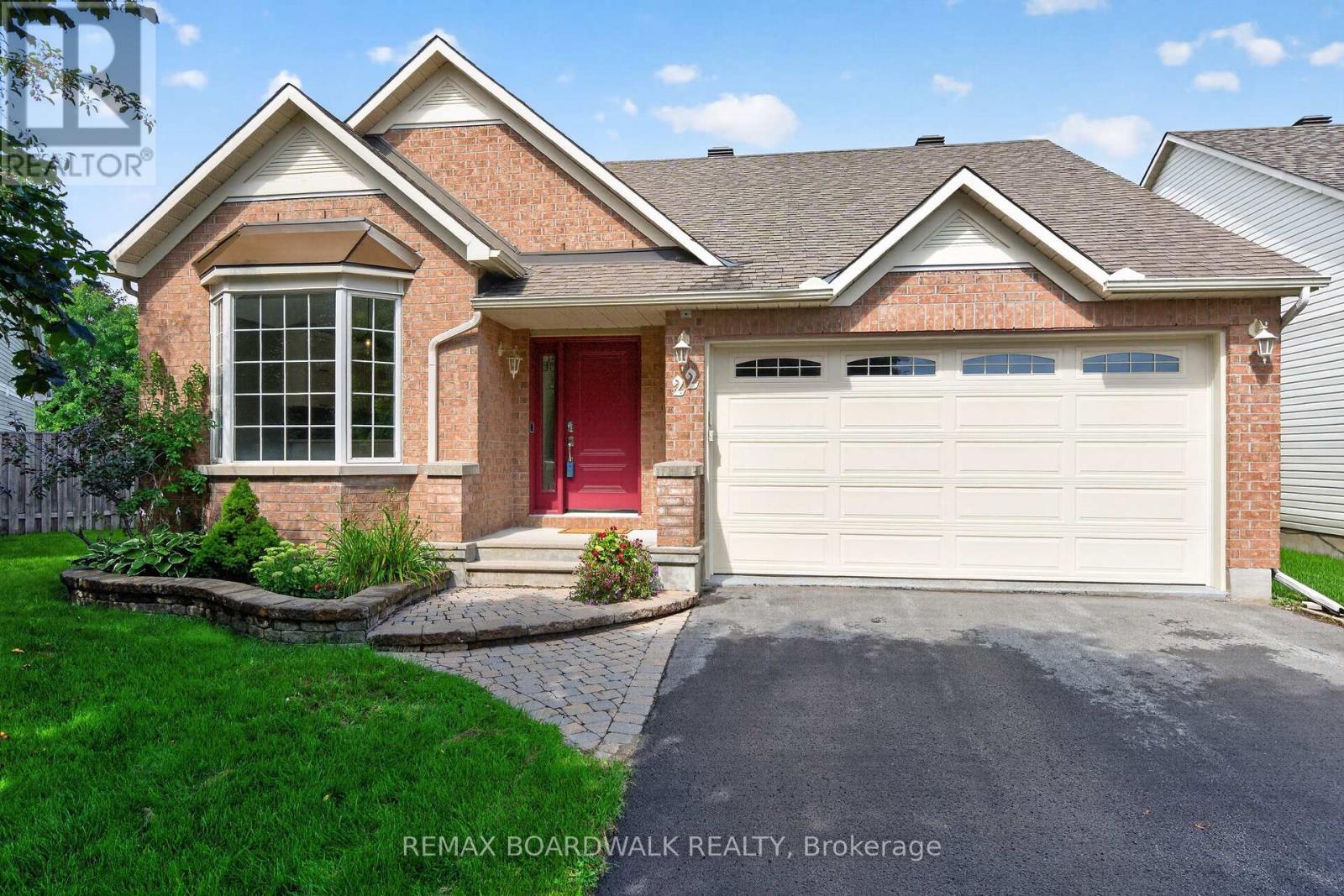 22 BURNSTEAD CRESCENT, Ottawa, Ontario