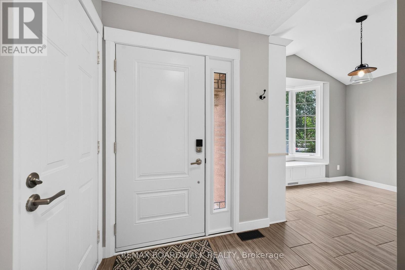 22 Burnstead Crescent, Ottawa, Ontario  K2M 2T7 - Photo 3 - X13679162