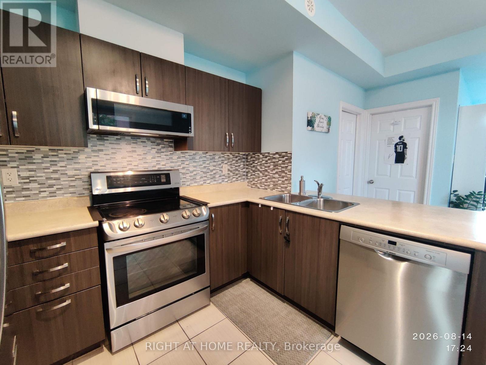 19-02 - 2420 Baronwood Drive, Oakville, Ontario  L6M 0X6 - Photo 3 - W13679168
