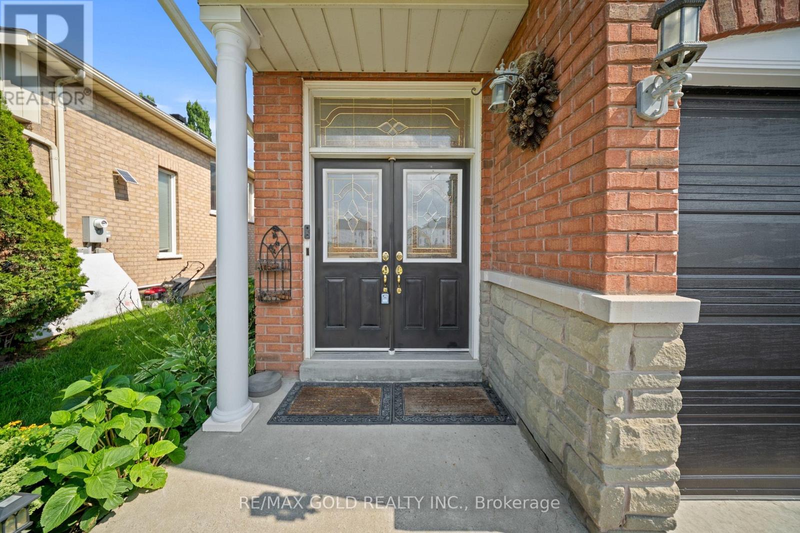 26 Highwood Road, Brampton, Ontario  L6Z 4T7 - Photo 3 - W13679170