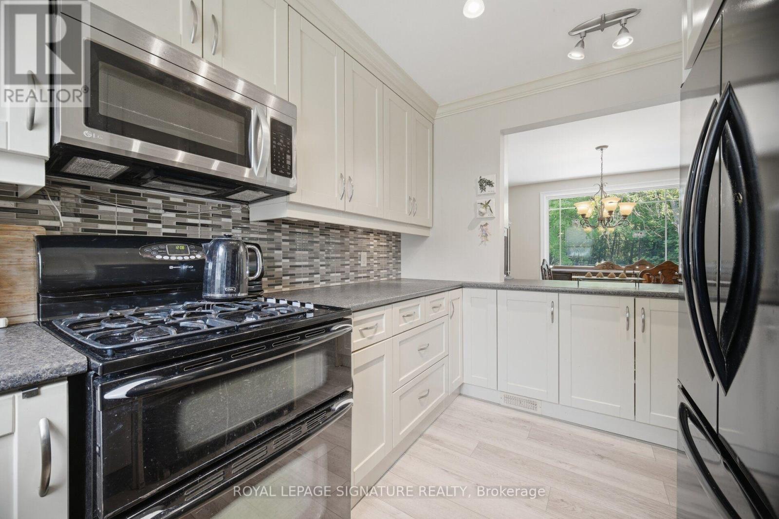 10 Elmview Court, Toronto, Ontario  M9A 2T8 - Photo 16 - W13679174