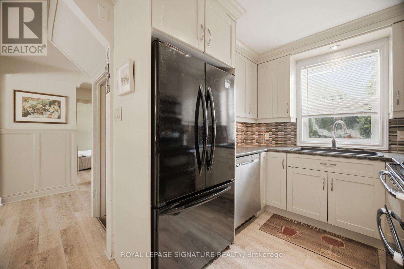 10 Elmview Court, Toronto, Ontario  M9A 2T8 - Photo 19 - W13679174