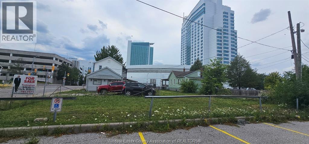 532 Chatham Street East, Windsor, Ontario  N9A 2X1 - Photo 3 - 26018953