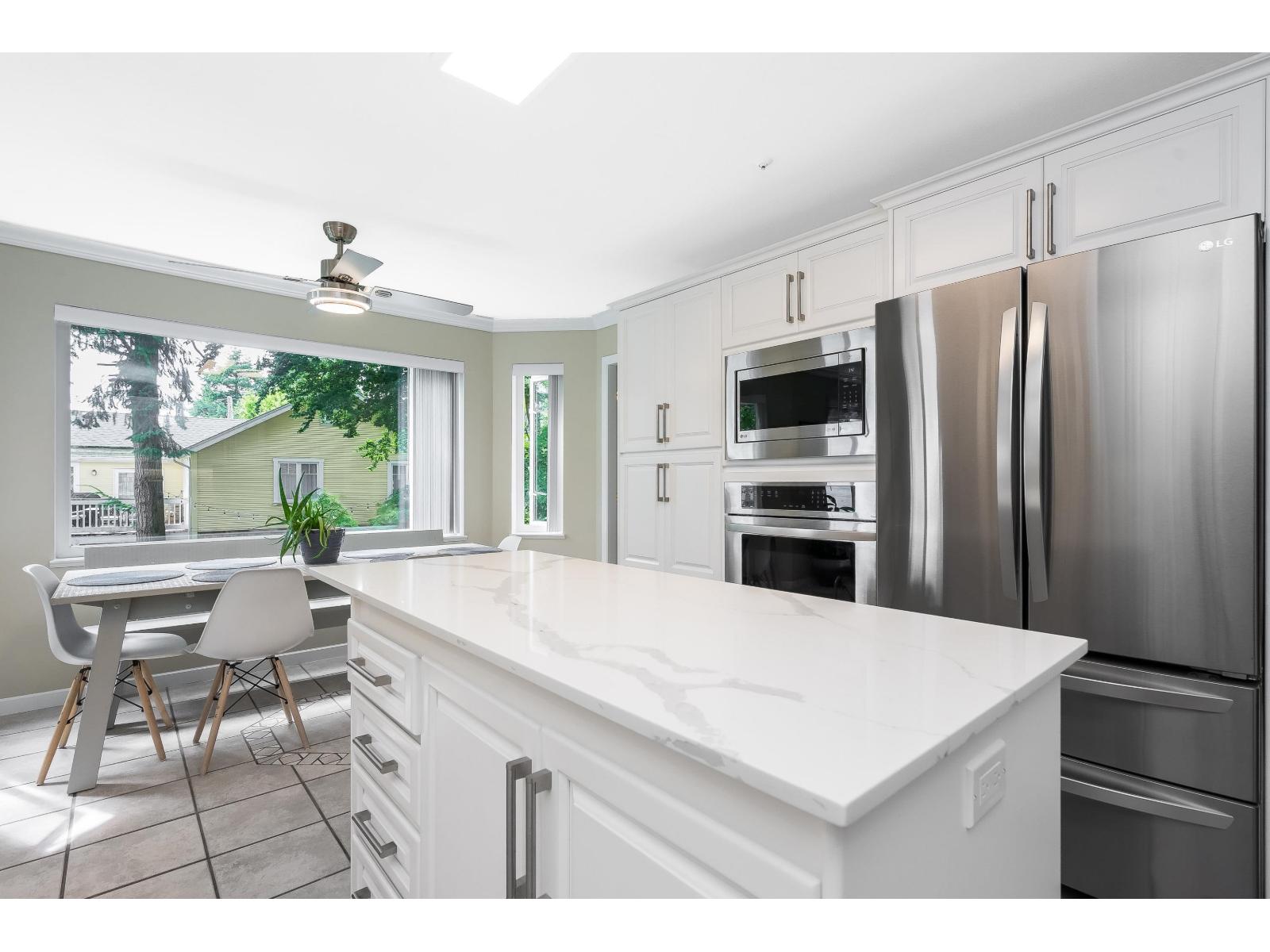 201 14934 Thrift Avenue, White Rock, British Columbia  V4B 2J9 - Photo 4 - R3155944