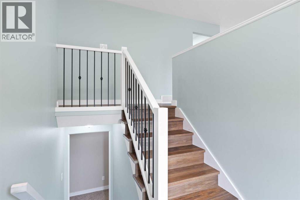 195 Lake Wapta Rise Se, Calgary, Alberta  T2J 2N4 - Photo 2 - A2336093