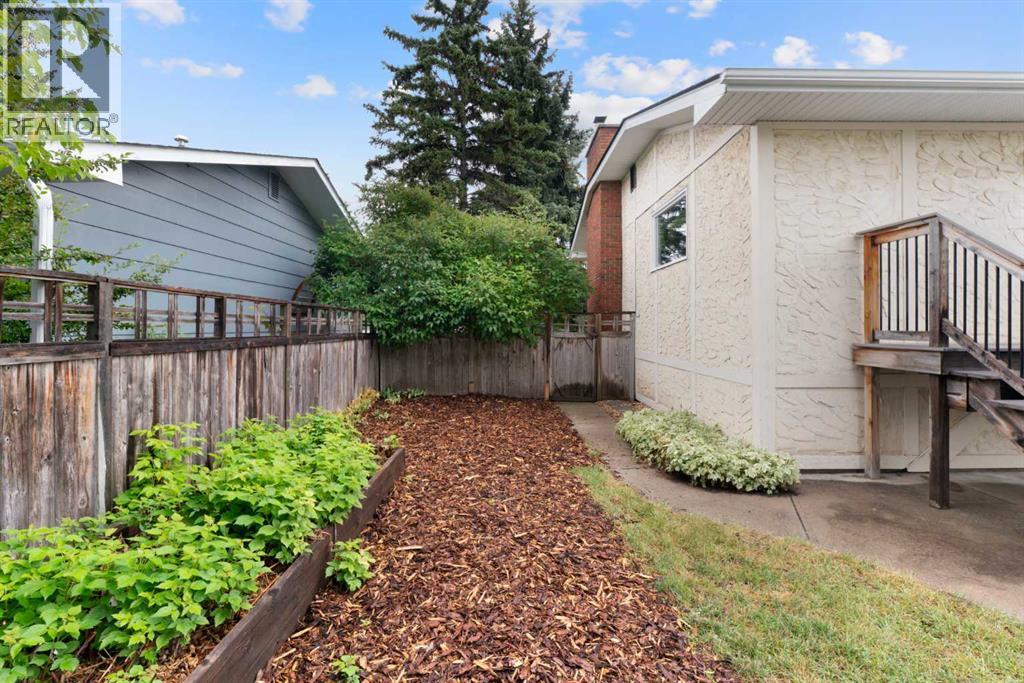 195 Lake Wapta Rise Se, Calgary, Alberta  T2J 2N4 - Photo 35 - A2336093