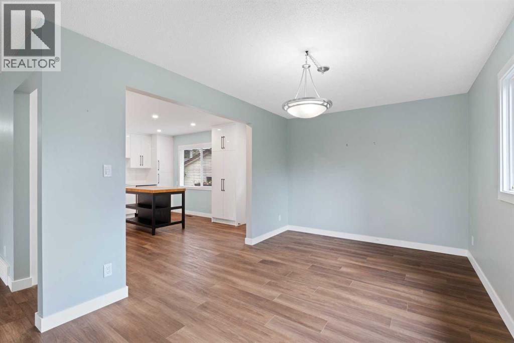 195 Lake Wapta Rise Se, Calgary, Alberta  T2J 2N4 - Photo 9 - A2336093