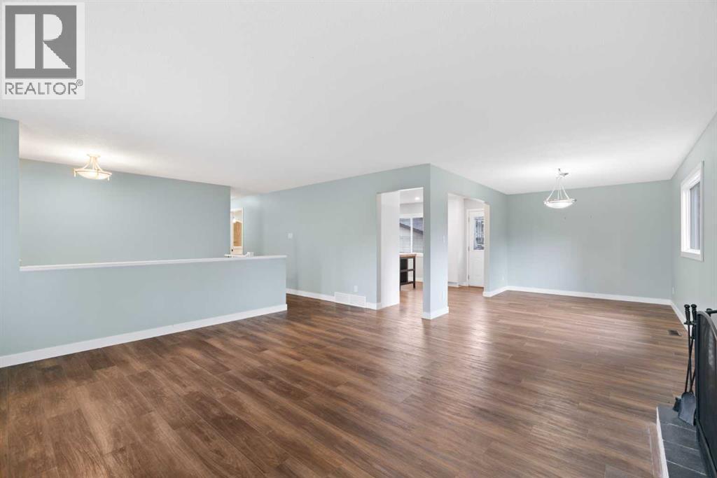 195 Lake Wapta Rise Se, Calgary, Alberta  T2J 2N4 - Photo 4 - A2336093