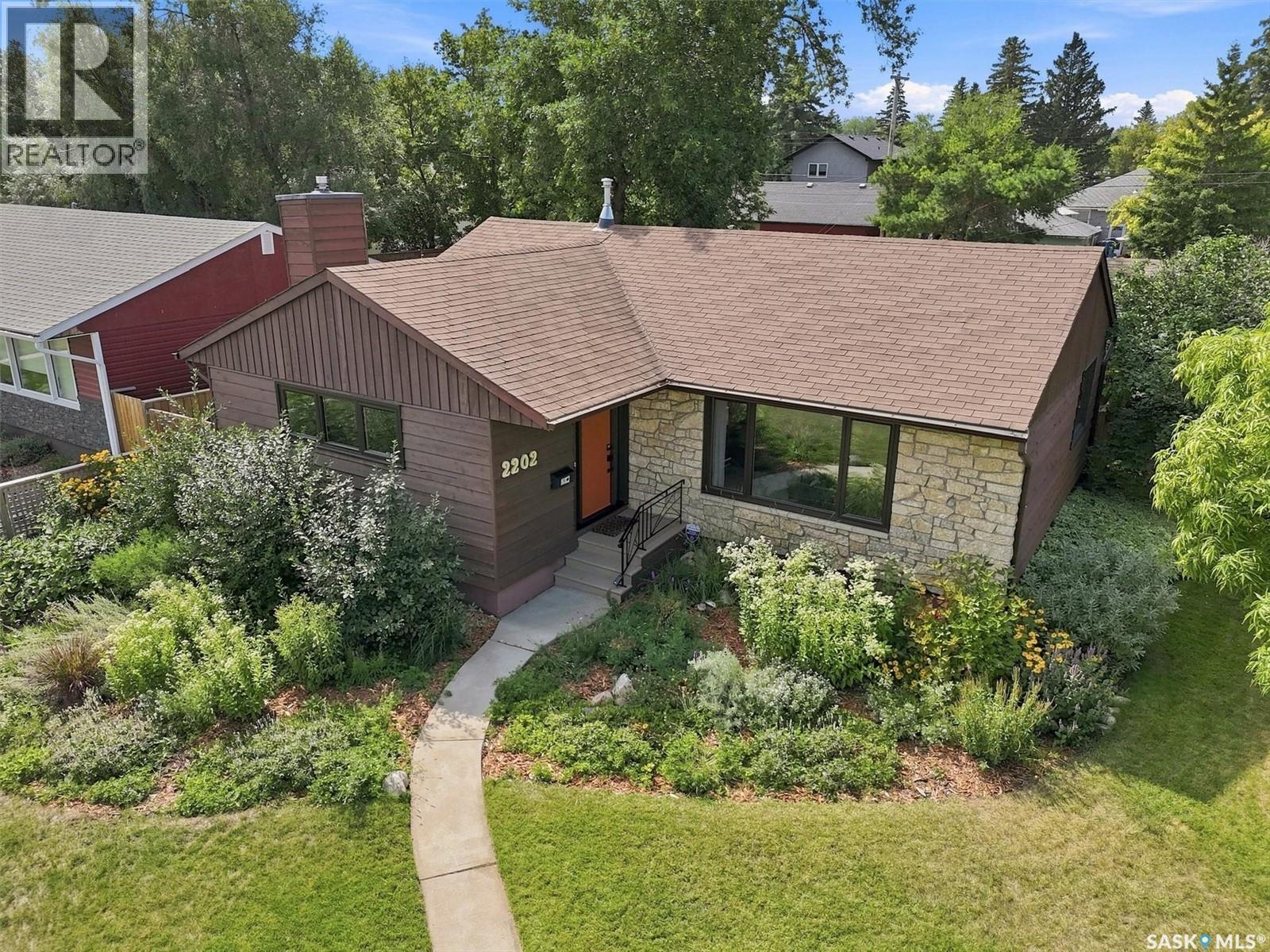 2202 Albert Avenue, Saskatoon, Saskatchewan  S7J 1K2 - Photo 1 - SK045510