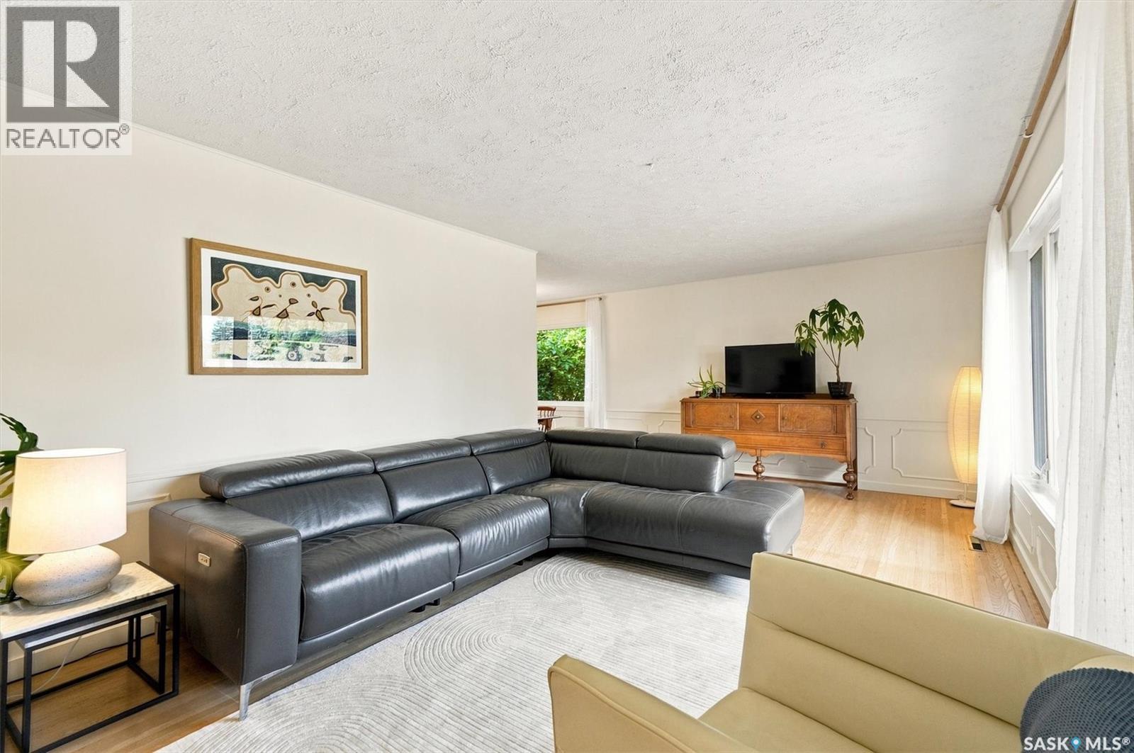 2202 Albert Avenue, Saskatoon, Saskatchewan  S7J 1K2 - Photo 2 - SK045510