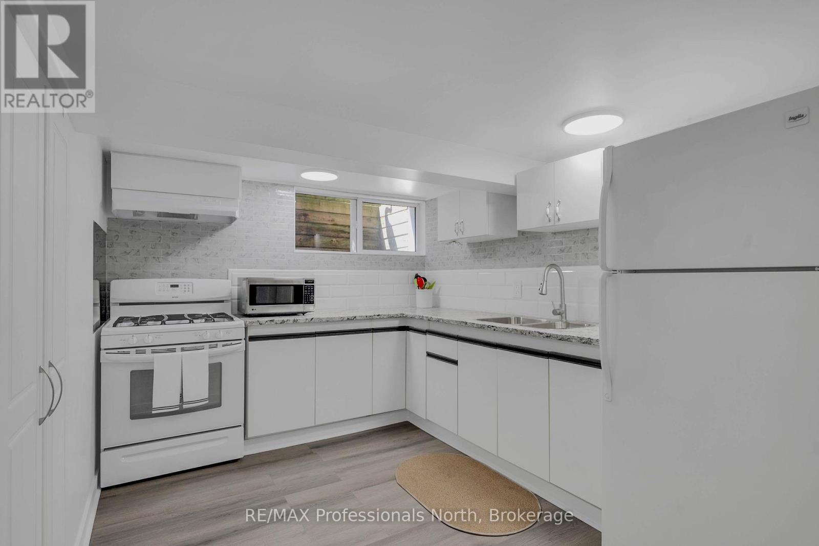 63 The Queensway N, Georgina, Ontario  L4P 0L2 - Photo 41 - N13677976