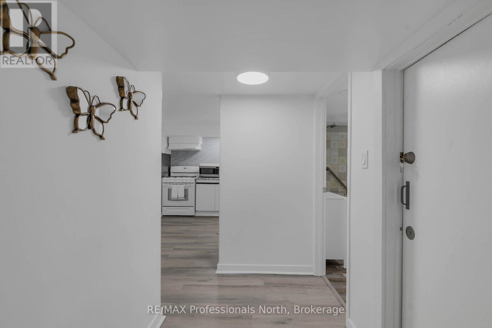 63 The Queensway N, Georgina, Ontario  L4P 0L2 - Photo 39 - N13677976