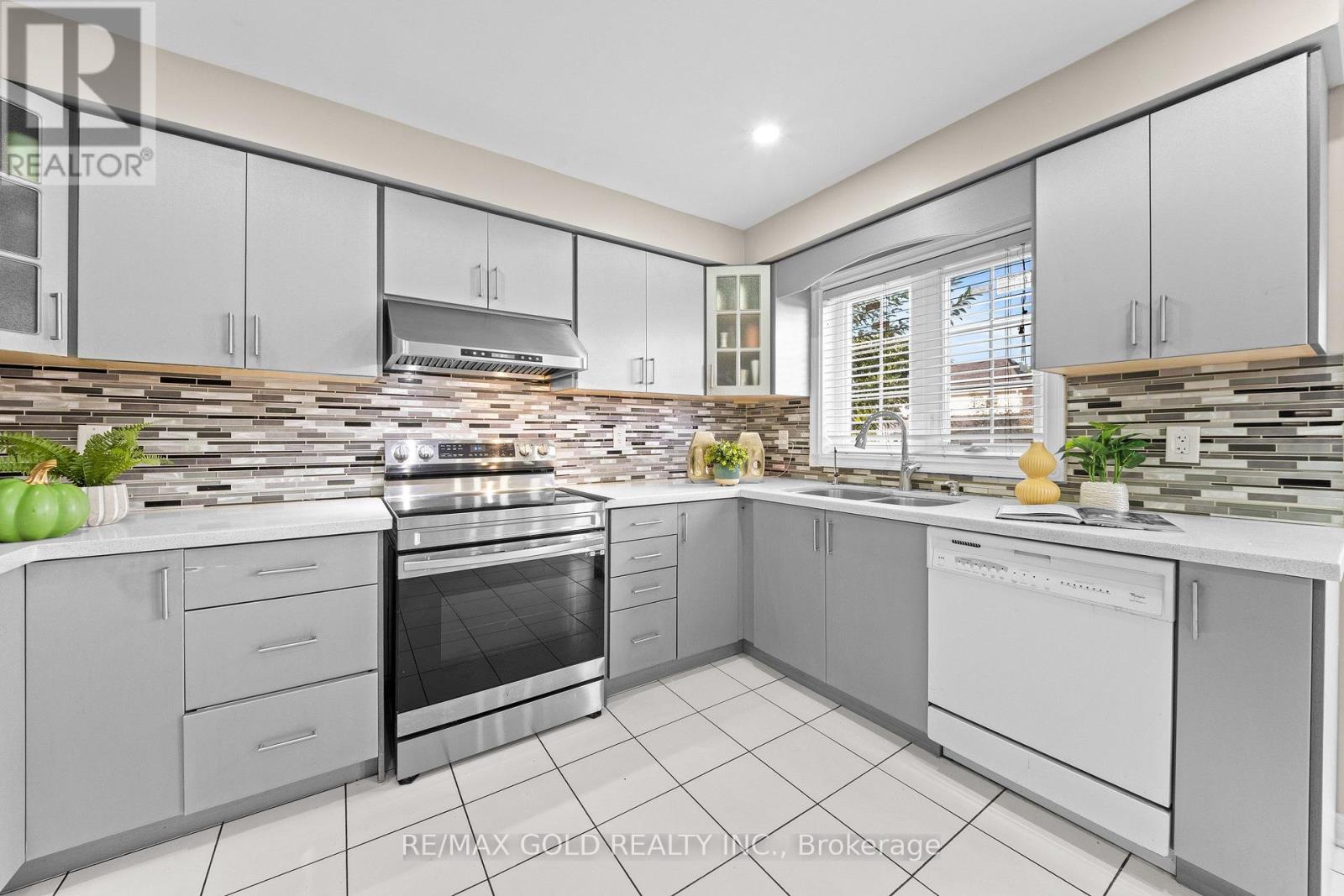 119 Mountainash Road, Brampton, Ontario L6R 1H8 - Photo 18 - W13678988