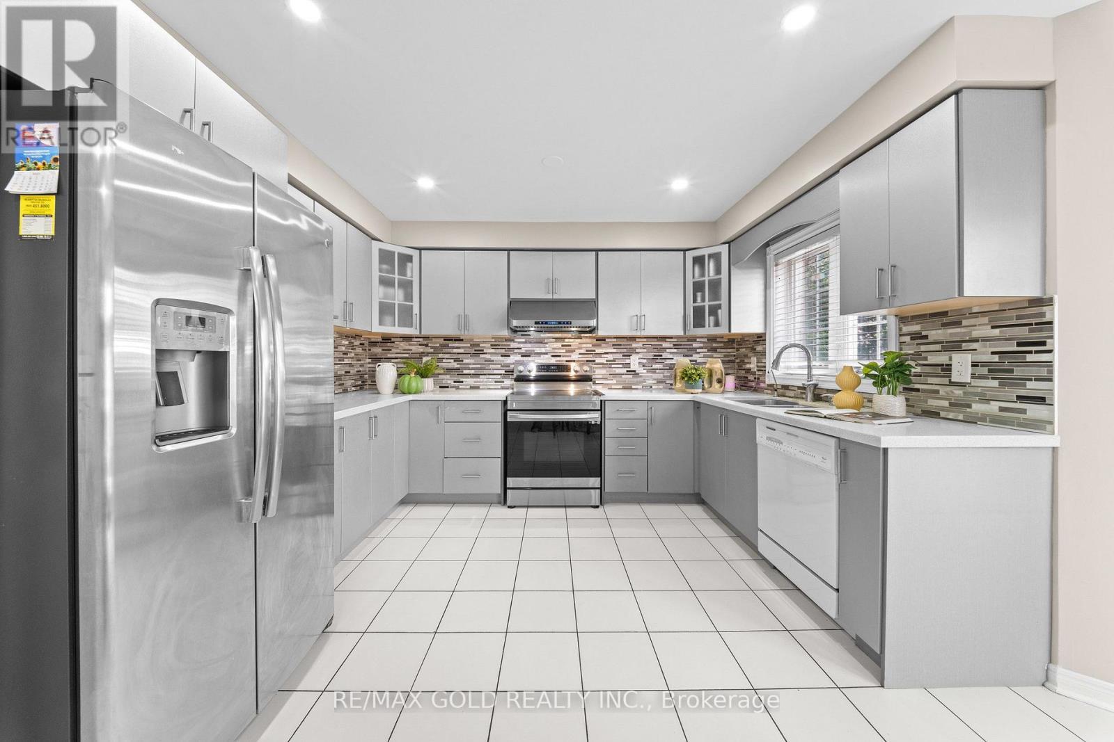 119 Mountainash Road, Brampton, Ontario L6R 1H8 - Photo 17 - W13678988