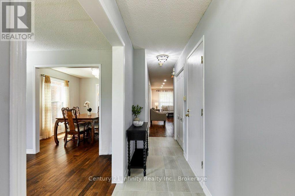 8 Murkar Crescent, Whitby, Ontario  L1N 8Y4 - Photo 3 - E13679204