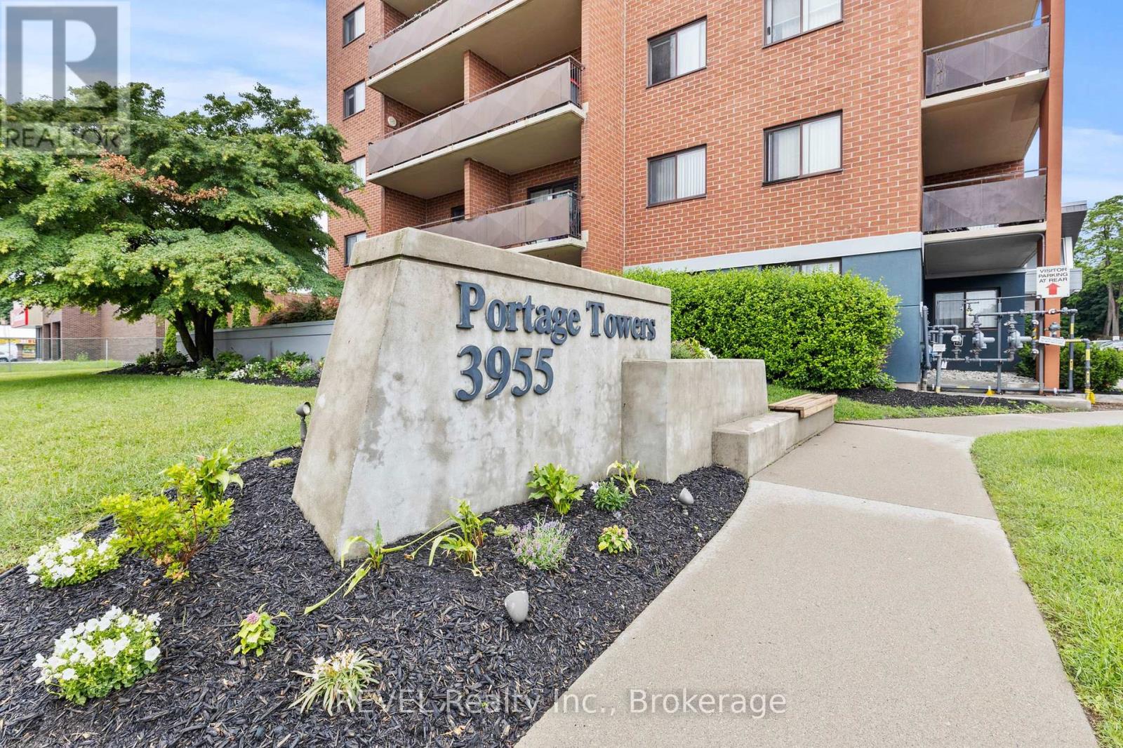 401 - 3955 Portage Road, Niagara Falls, Ontario  L2J 3W2 - Photo 3 - X13492432