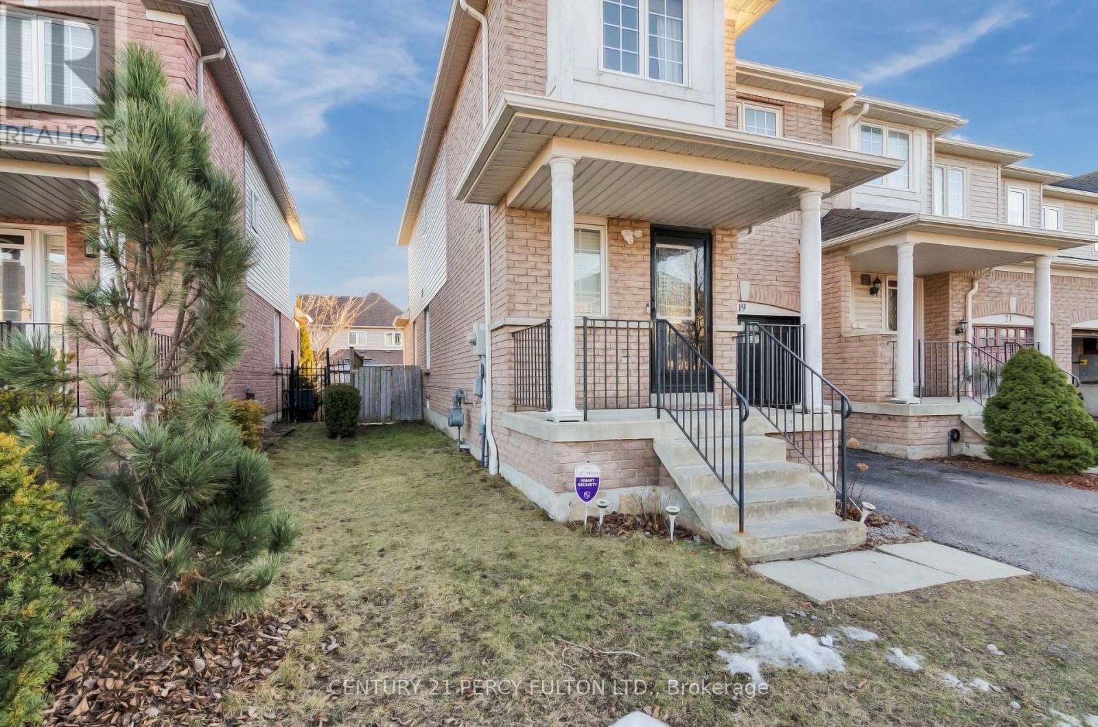 19 Odessa Crescent, Whitby, Ontario  L1R 3P1 - Photo 2 - E13679194