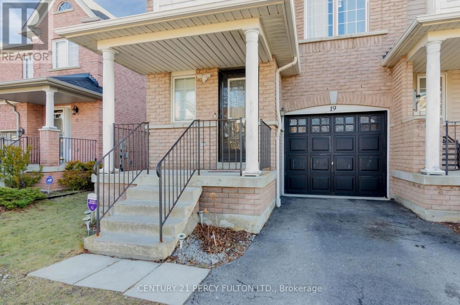 19 Odessa Crescent, Whitby, Ontario  L1R 3P1 - Photo 3 - E13679194