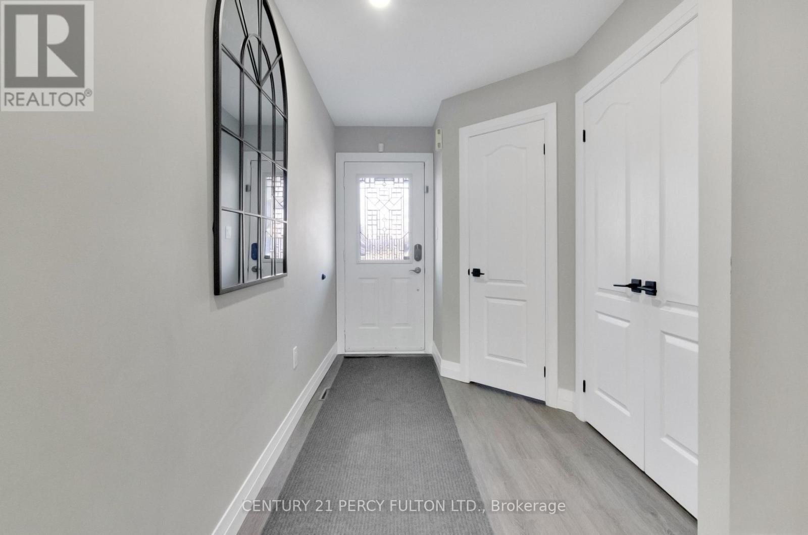 19 Odessa Crescent, Whitby, Ontario  L1R 3P1 - Photo 4 - E13679194
